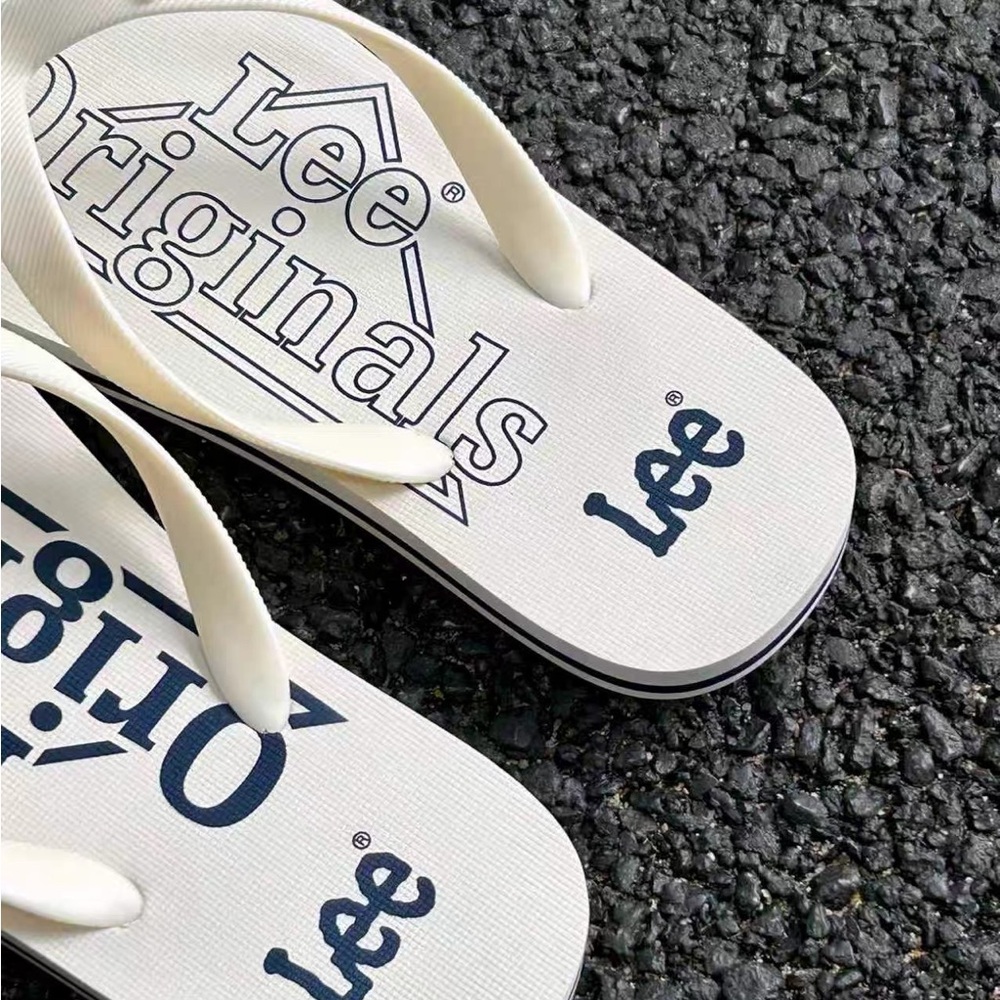 LEE flip-flops for men, perfect for summer, ideal for beach wear.